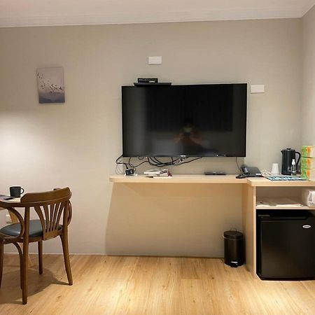 Yoshi Hotel - Tainan Station Branch ภายนอก รูปภาพ