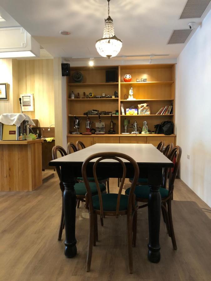 Yoshi Hotel - Tainan Station Branch ภายนอก รูปภาพ