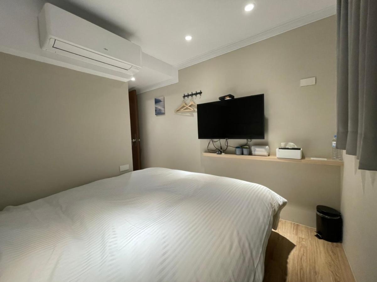 Yoshi Hotel - Tainan Station Branch ภายนอก รูปภาพ