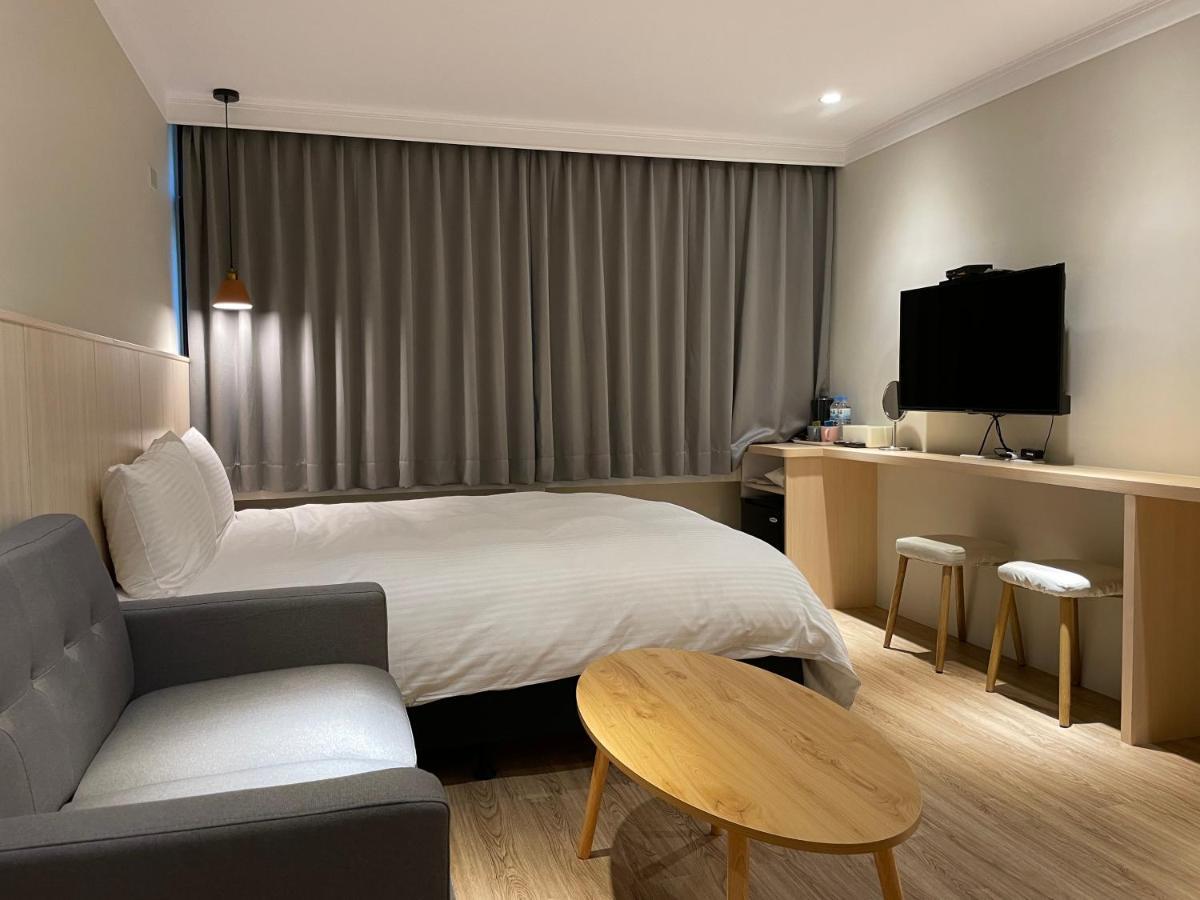Yoshi Hotel - Tainan Station Branch ภายนอก รูปภาพ