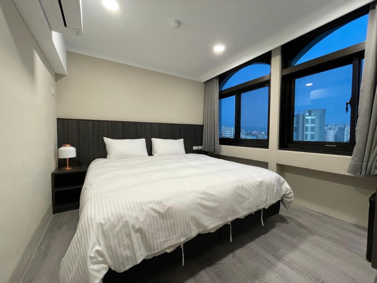 Yoshi Hotel - Tainan Station Branch ภายนอก รูปภาพ