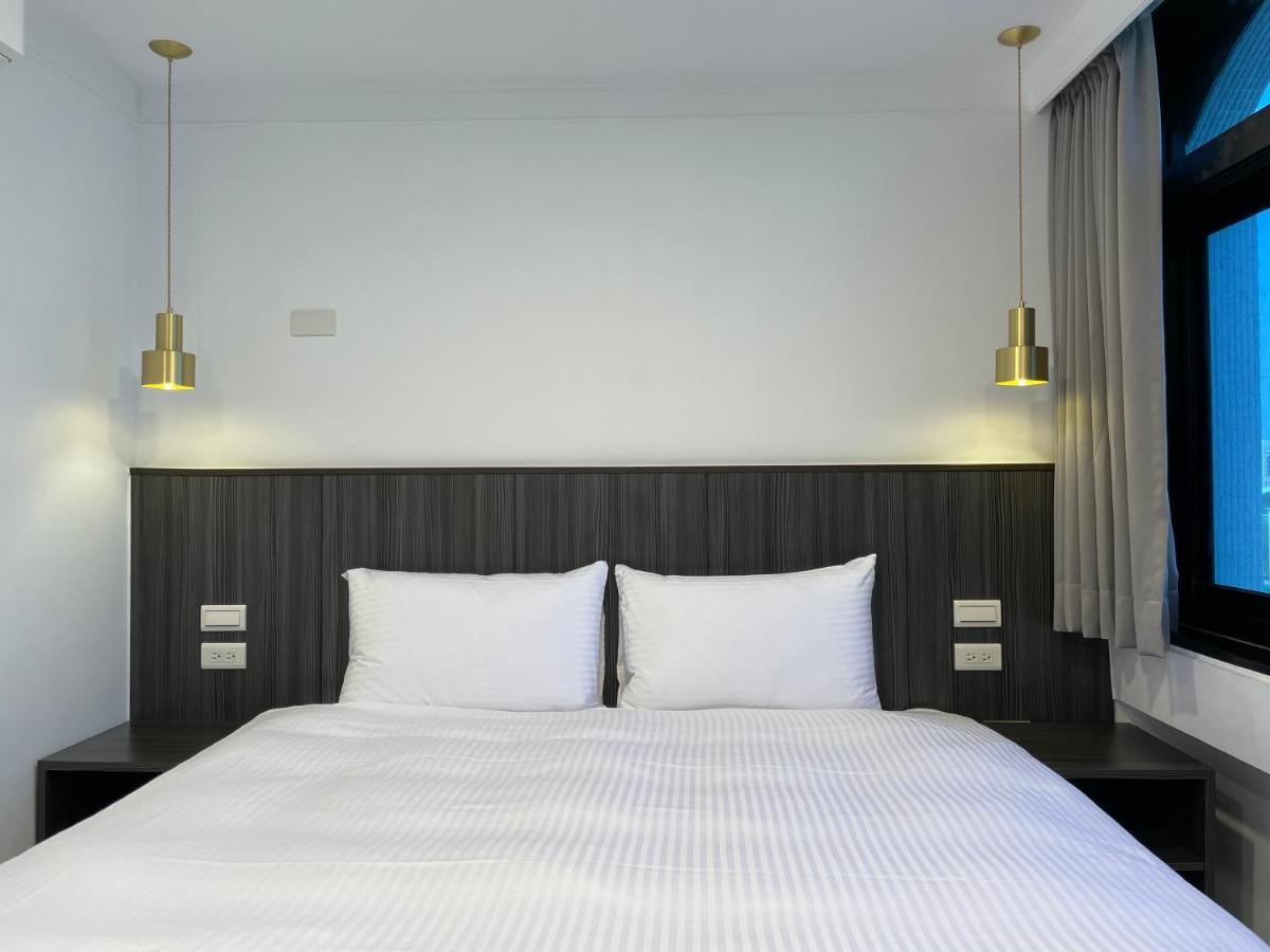 Yoshi Hotel - Tainan Station Branch ภายนอก รูปภาพ