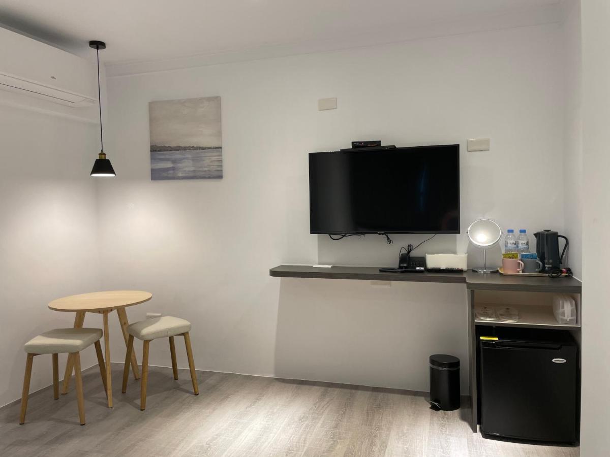Yoshi Hotel - Tainan Station Branch ภายนอก รูปภาพ