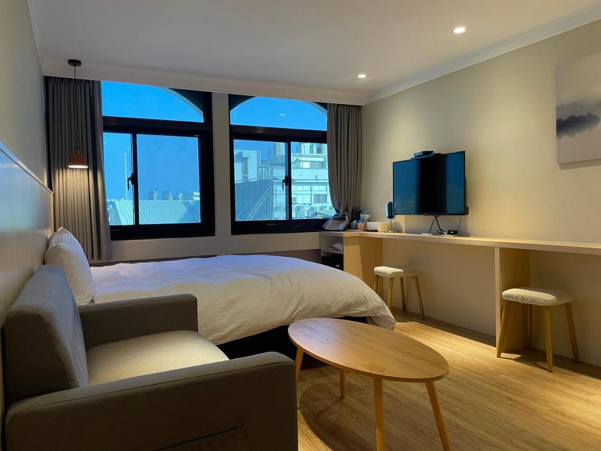 Yoshi Hotel - Tainan Station Branch ภายนอก รูปภาพ