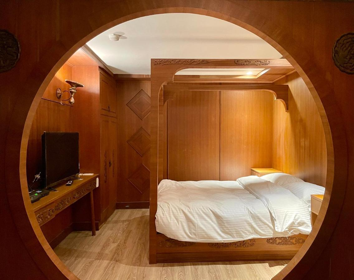 Yoshi Hotel - Tainan Station Branch ภายนอก รูปภาพ
