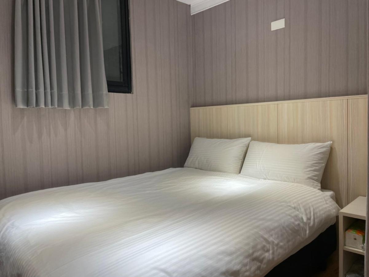 Yoshi Hotel - Tainan Station Branch ภายนอก รูปภาพ