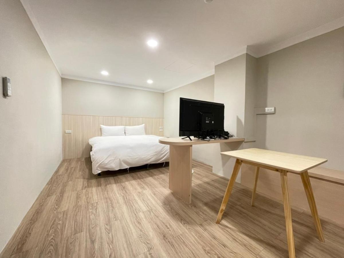 Yoshi Hotel - Tainan Station Branch ภายนอก รูปภาพ