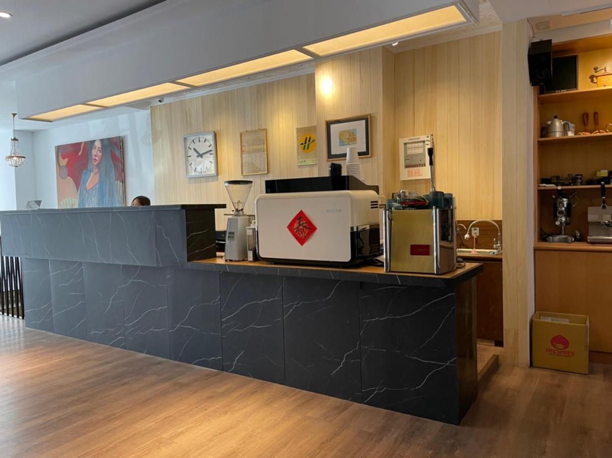 Yoshi Hotel - Tainan Station Branch ภายนอก รูปภาพ