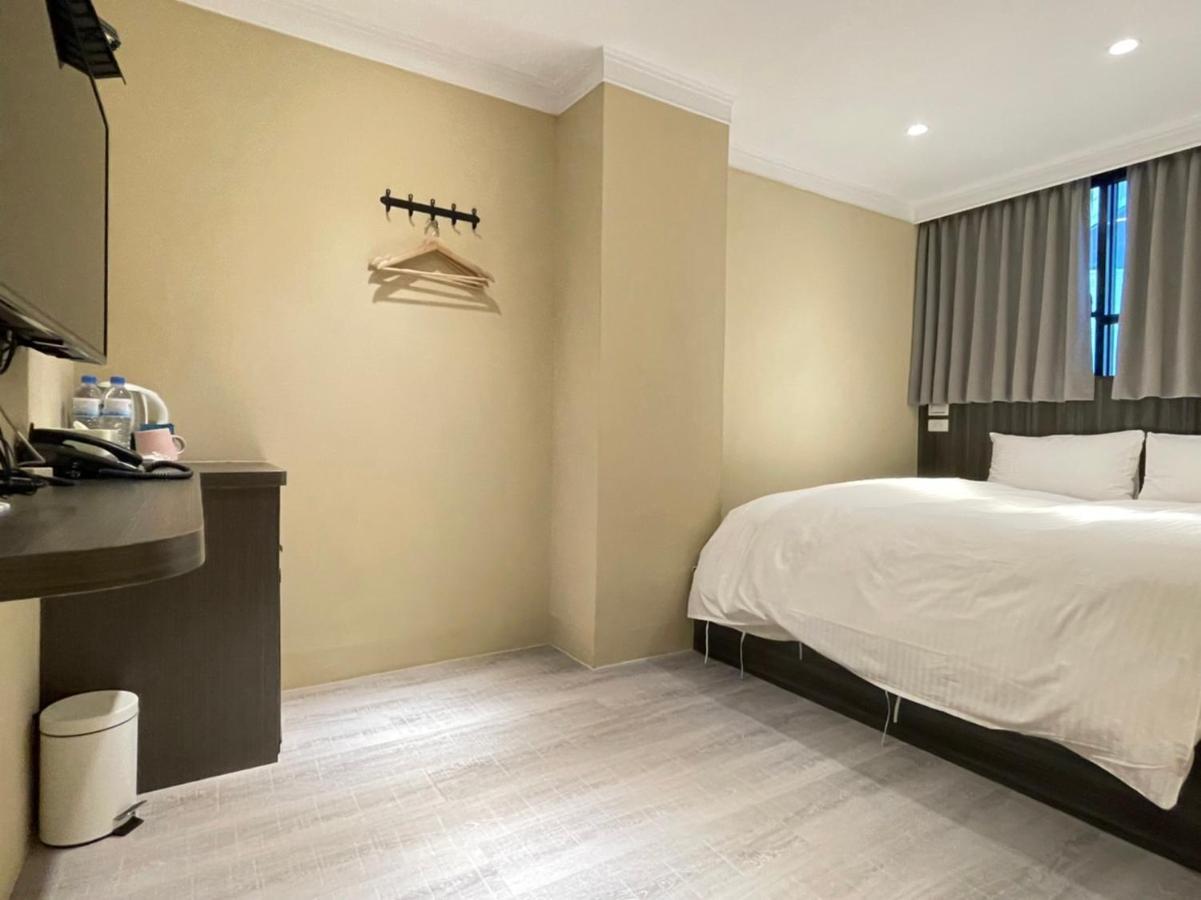Yoshi Hotel - Tainan Station Branch ภายนอก รูปภาพ