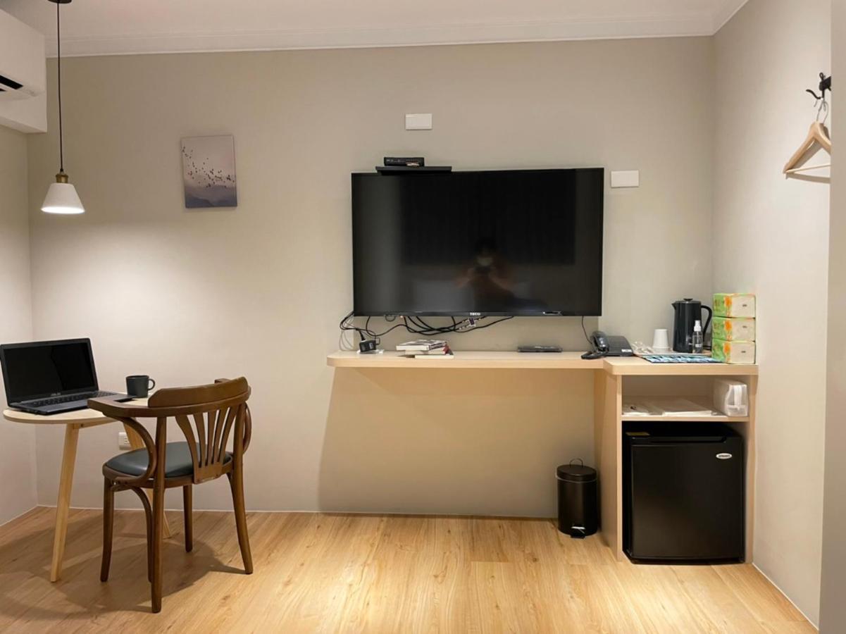 Yoshi Hotel - Tainan Station Branch ภายนอก รูปภาพ