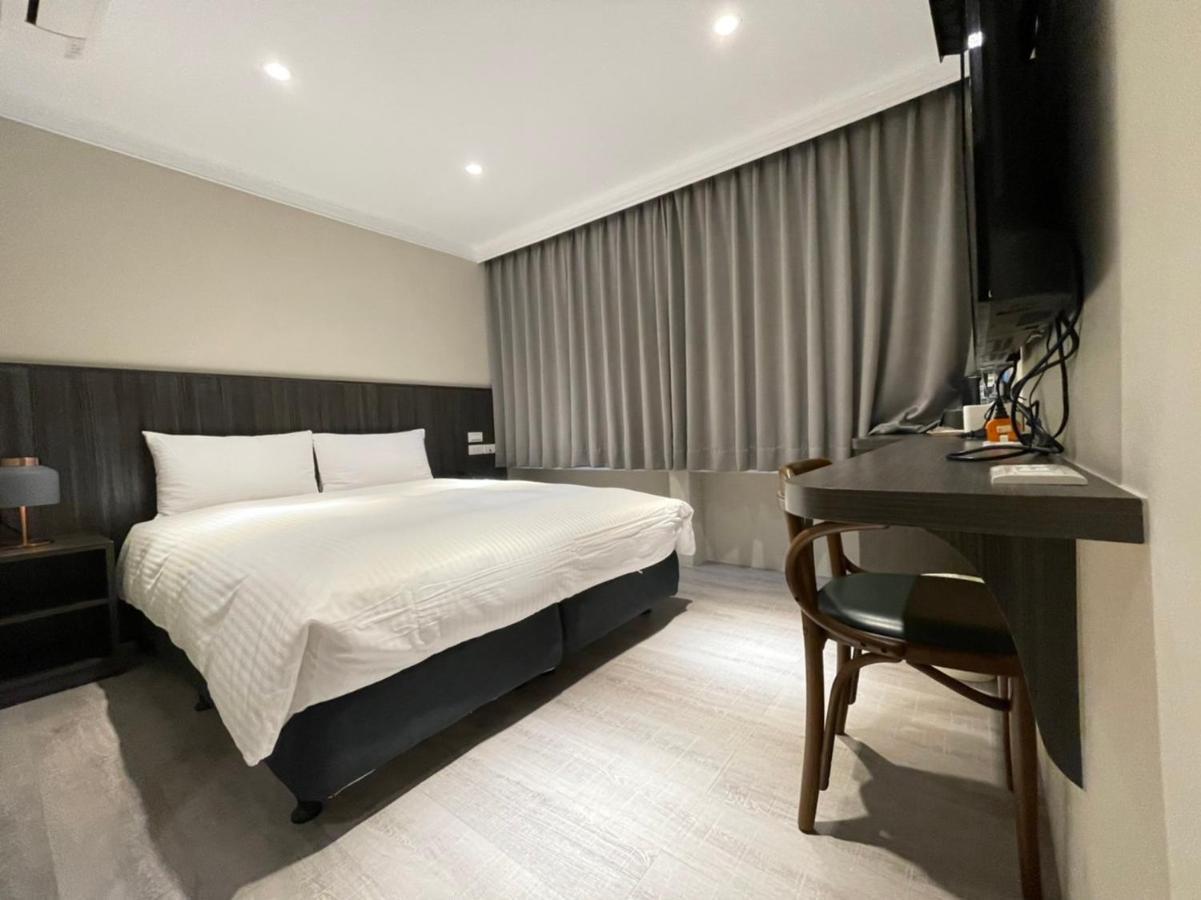 Yoshi Hotel - Tainan Station Branch ภายนอก รูปภาพ