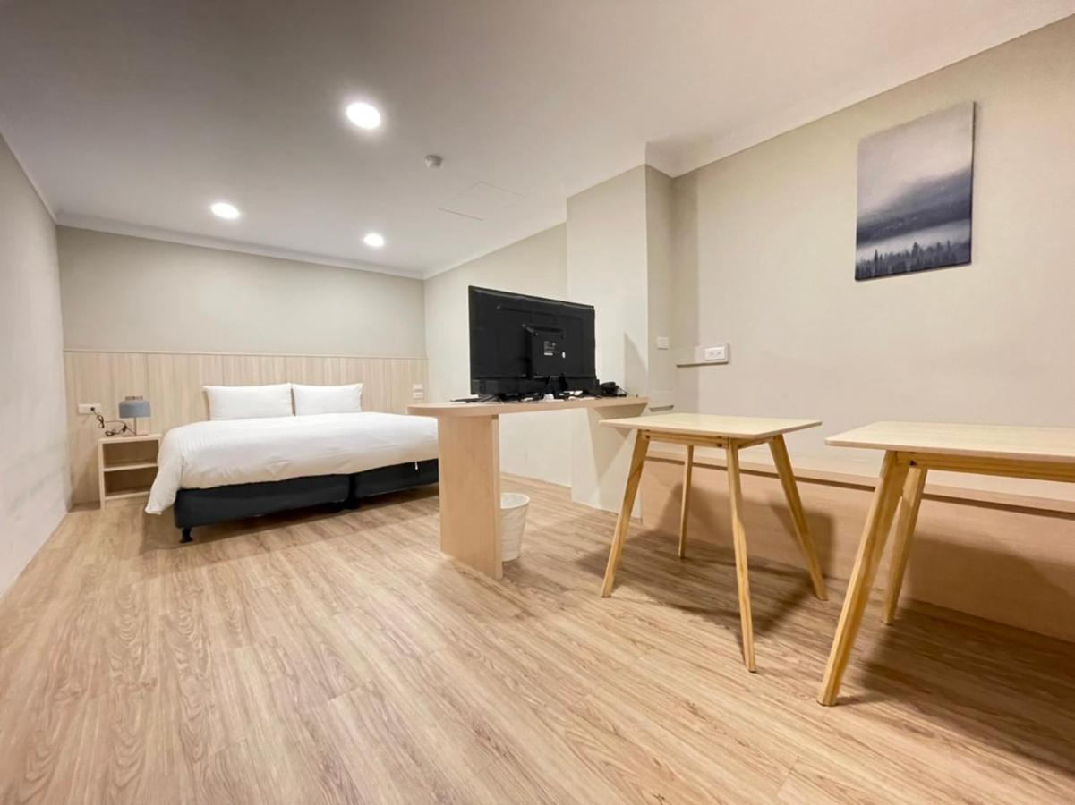 Yoshi Hotel - Tainan Station Branch ภายนอก รูปภาพ