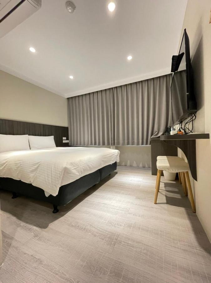 Yoshi Hotel - Tainan Station Branch ภายนอก รูปภาพ