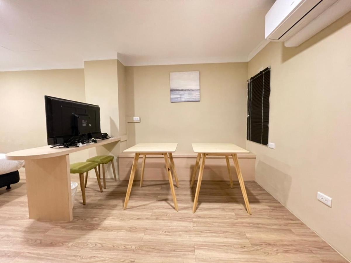 Yoshi Hotel - Tainan Station Branch ภายนอก รูปภาพ
