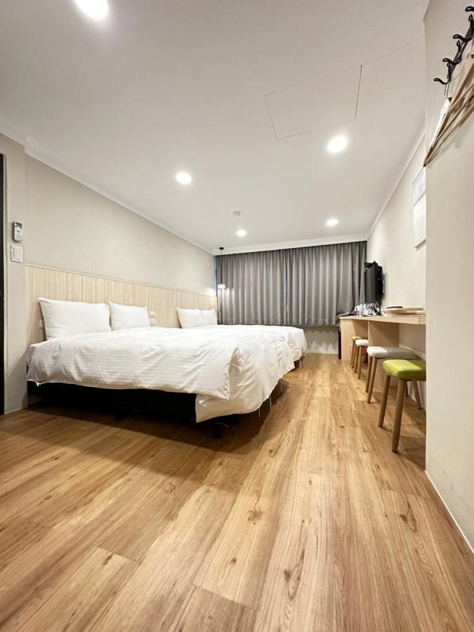 Yoshi Hotel - Tainan Station Branch ภายนอก รูปภาพ