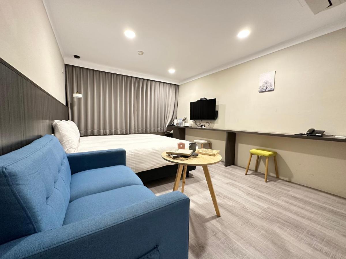 Yoshi Hotel - Tainan Station Branch ภายนอก รูปภาพ